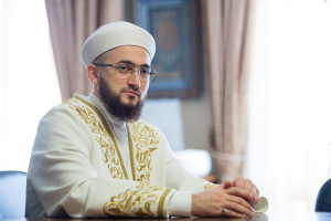 Нәзарәткә Екатеринбургтагы уку йортында хиҗаб киюне тыюга шикаять килде. Мөфти ризасызлык белдерде